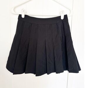 Aritzia sunday best black pleated mini skirt